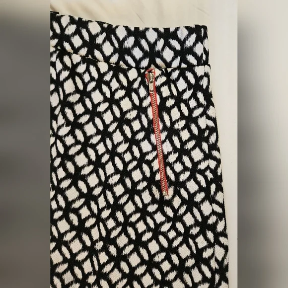 Le Lis Juniors White And Black Pull On Skirt With Faux Pockets Size Medium - Picture 2 of 9